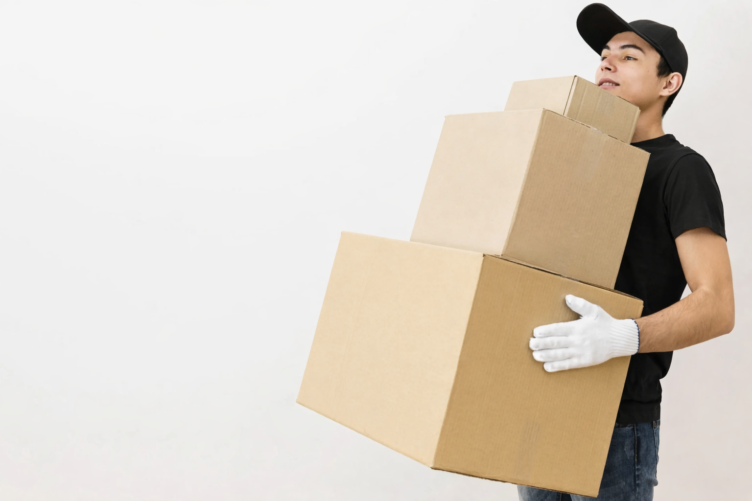 Packing team organizing and labeling boxes for efficient unpacking during move – Easy Best Move