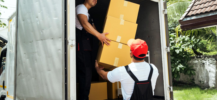 Workers taking out boxes from Van - Easy Best Move