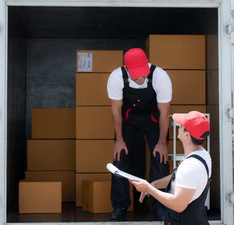 Moving team reviewing checklist inside truck before delivery – Easy Best Moves